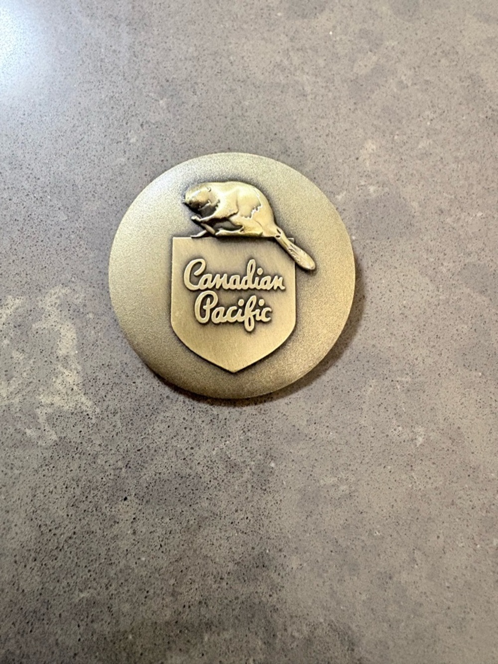 Canadian Pacific metal pin - Gold Tone